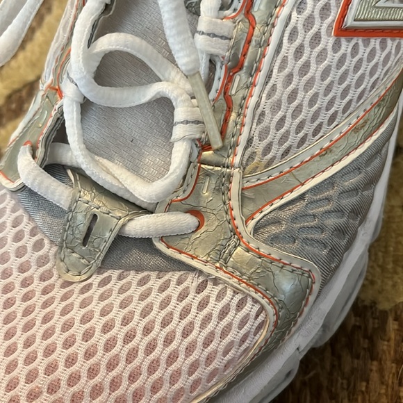 NEW BALANCE RUNNING SHOES - Picture 2 of 3